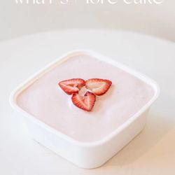 whaT’s More cake studio  - Strawberry Boxed Cake