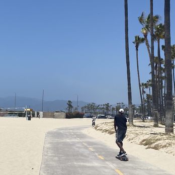Venice Beach Boardwalk - Bike lanes - Beaches Near Me - Venice, California Venice Beach Boardwalk - Bike lanes - Beaches Near Me - Venice, California