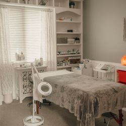 Shannon's Pure Skin - Treatment room