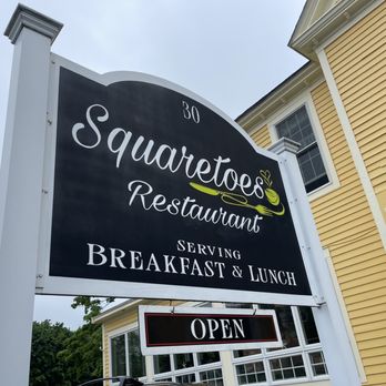 Squaretoe's Restaurant - Outside - Breakfast & Brunch Near Me - Kennebunk, Maine