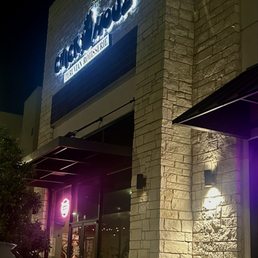 Location: strip center near the vintage Location: strip center near the vintage