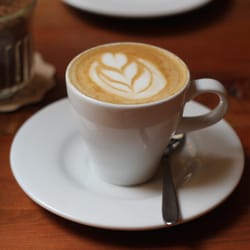Colmado Coffee & Bakery - Café capuchino en Colmado Café