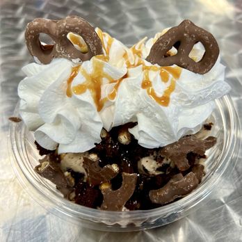 The Crazy Mason Milkshake Bar - Salted Turtle Lil' Less Crazy Sundae. - Ice Cream & Frozen Yogurt Near Me - Gatlinburg, Tennessee The Crazy Mason Milkshake Bar - Salted Turtle Lil' Less Crazy Sundae. - Ice Cream & Frozen Yogurt Near Me - Gatlinburg, Tennessee