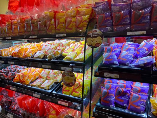 Red Ribbon Bakeshop by null