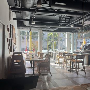 The Surfing Fox - Interior - New American Near Me - Santa Monica, California