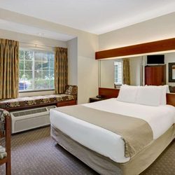 Microtel Inn & Suites by Wyndham Indianapolis Airport - 1 Queen Bed Room