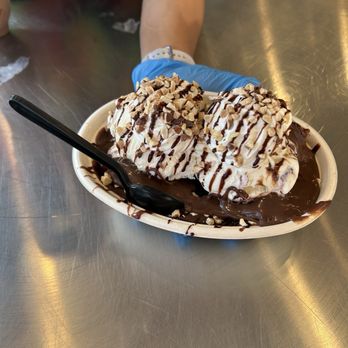 MooTime Creamery - Brownie sundae - Ice Cream & Frozen Yogurt Near Me - Coronado, California MooTime Creamery - Brownie sundae - Ice Cream & Frozen Yogurt Near Me - Coronado, California