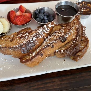 Aliment - French toast - toppings requested on the side - New American Near Me - San Francisco, California Aliment - French toast - toppings requested on the side - New American Near Me - San Francisco, California