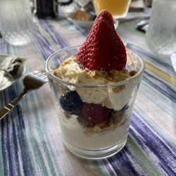 Pleasanton Courtyard Bed and Breakfast - Greek yogurt parfait