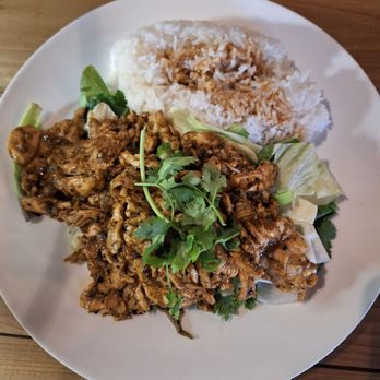 Annie's Thai Kitchen - Garlic chicken - Thai Near Me - Jackson, Wyoming