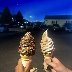 Vanilla and chocolate soft served icecream
