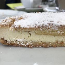 Cafe Central - Leider ist der Topfenstrudel kein Strudel...