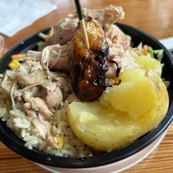 African Dream Cuisine - Braised Chicken 3 Sides Bowl