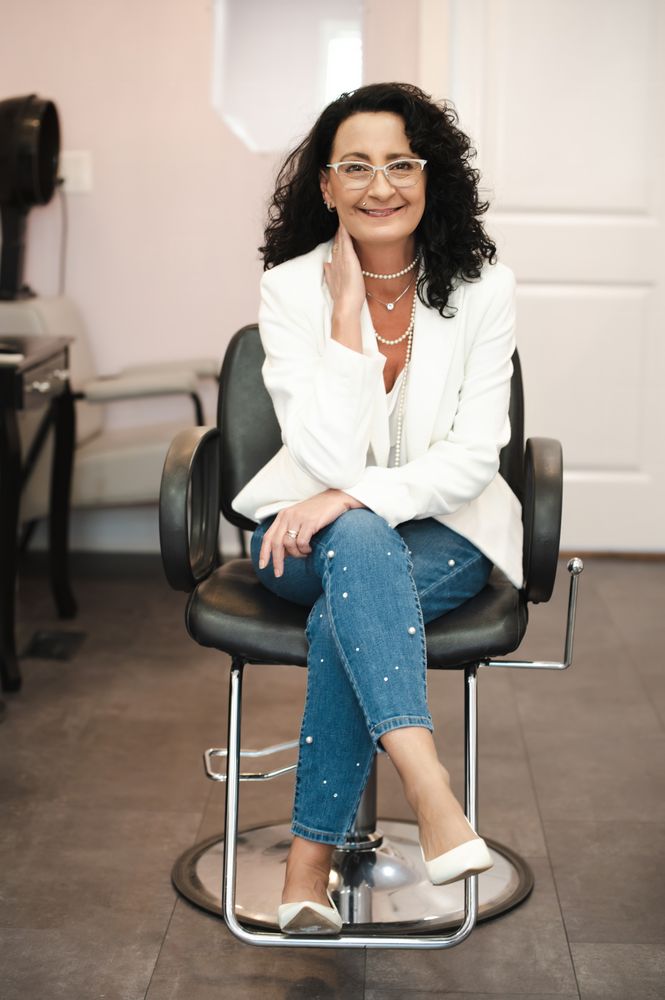 Romatherapy Salon & Spa Logo
