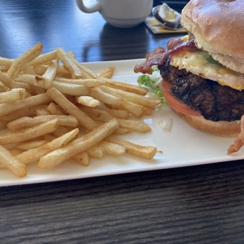 Black Bear Saloon - Farmers ‍ burger - American Near Me - Windsor Locks, Connecticut