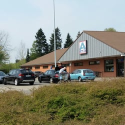 Aldi - Aldi Markt mit Parkplatz