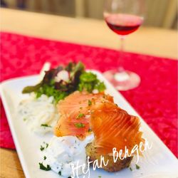 Zur alten Moselfähre - Hausgebeitzter Lachs mit Ofenkartoffel und Kräuterquark an kleinem Salatbouquet