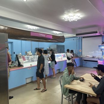 Castaways Ice Cream - Inside ordering area - Ice Cream & Frozen Yogurt Near Me - Honolulu, Hawaii