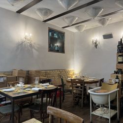 Sorpasso - Inside seating area with decent air conditioning.