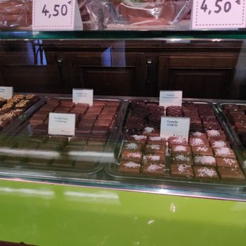 Chocolaterie Laia - Chocolatiers & Shops Near Me - Saint-Étienne-de-Baïgorry, 01