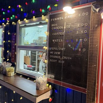 The christmas ranch - Funnel cakes but don't dare order them - Holiday Decorations Near Me - Morrow, Ohio