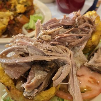 El Mofonguito - Fried plantains with roasted pork/Tostones rellenos de lechon - Puerto Rican Near Me - Chicago, Illinois
