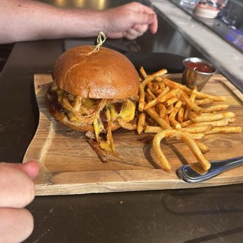 Henry's Tavern - barbecue bacon burger - New American Near Me - Denver, Colorado