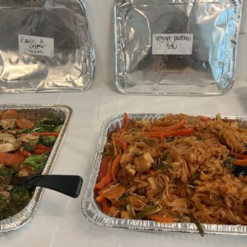 Zabb Thai Cuisine - Chicken stir fried with vegetables - Thai Near Me - Newport Beach, California Zabb Thai Cuisine - Chicken stir fried with vegetables - Thai Near Me - Newport Beach, California