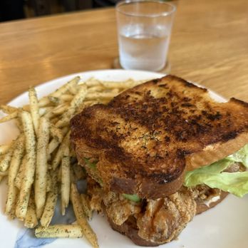 Alewife - Fried oyster sandwich - Seafood Near Me - Richmond, Virginia