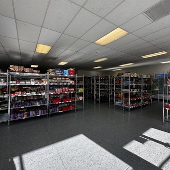 Hamilton Euromarket - a view of a grocery store - International Grocery Near Me - Alhambra, California