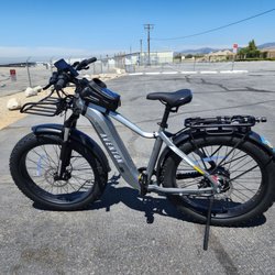 E Bike Cyclery - My new Aventon Aventure 2, Voyager II, at a local airport.
