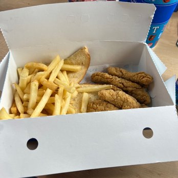 Dairy Queen Grill & Chill - 4-pc chicken strip basket (soggy toast, tiny not crispy chicken tenders) - Ice Cream & Frozen Yogurt Near Me - Fort Morgan, Colorado Dairy Queen Grill & Chill - 4-pc chicken strip basket (soggy toast, tiny not crispy chicken tenders) - Ice Cream & Frozen Yogurt Near Me - Fort Morgan, Colorado