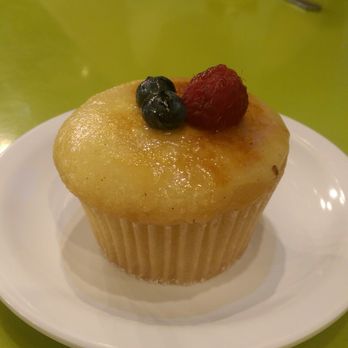 Molly's Cupcakes - Creme Brulee cupcake - Desserts Near Me - Chicago, Illinois Molly's Cupcakes - Creme Brulee cupcake - Desserts Near Me - Chicago, Illinois