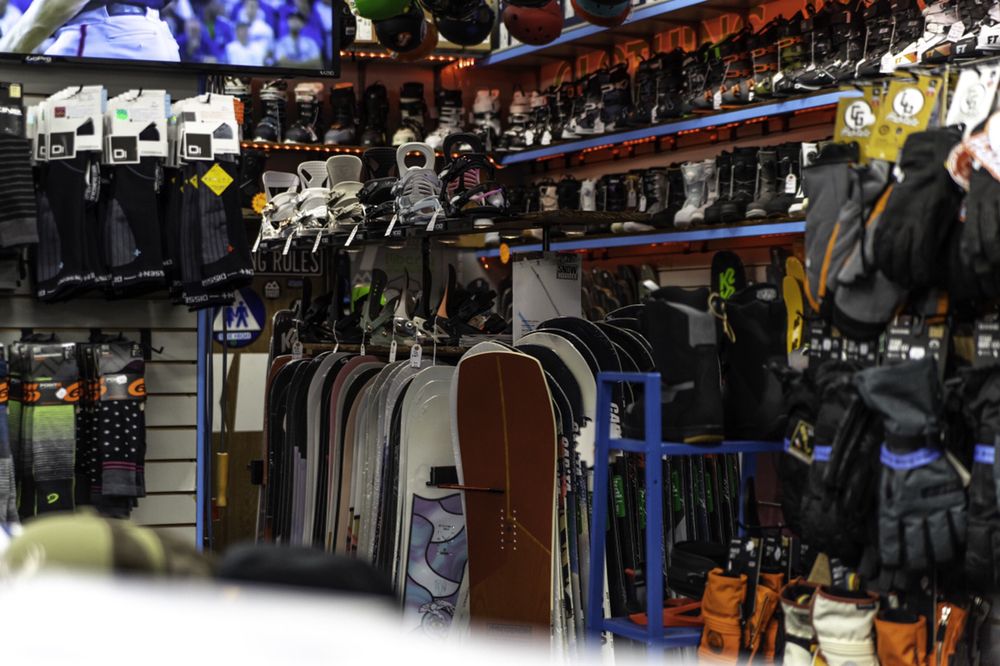 PHIL’S SKI & SNOWBOARD Updated October 2024 134 Photos & 291 Reviews 2980 McClintock Way