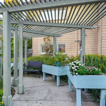 Eskaton Gold River - Courtyard - Assisted Living Facilities Near Me - Gold River, California