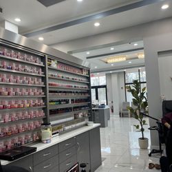 Luxe Nail Bar - Spacious
