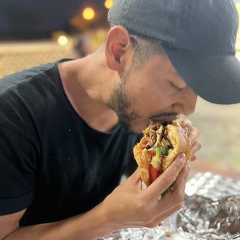Organic Food Kings - Yeti The Yeti Deluxe Vegan Burger - Vegan Near Me - Miami, Florida Organic Food Kings - Yeti The Yeti Deluxe Vegan Burger - Vegan Near Me - Miami, Florida
