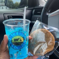 Cookies and Cream - The cookie is pumpkin spice, and the ice cream is vanilla/cookies and cream. It comes blue