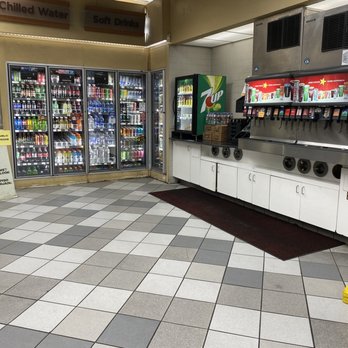 Carl's Jr - Sooooo clean!!! - Burgers Near Me - Honolulu, Hawaii