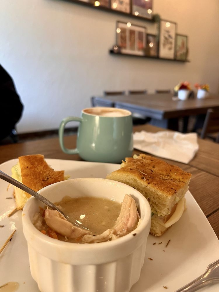 Chickadee Café Logo