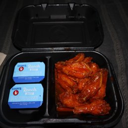10 traditional wings in Tongue Torch , with ranch dressing. 10 traditional wings in Tongue Torch , with ranch dressing.