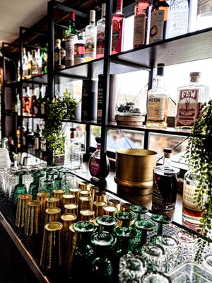 Bentley's Cocktail Bar & Lounge by null
