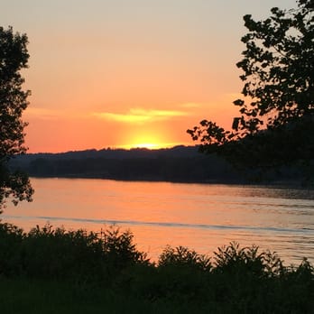 Richwood on the River - Beautiful sunset over Ohio River - Bed & Breakfast Near Me - Milton, Kentucky