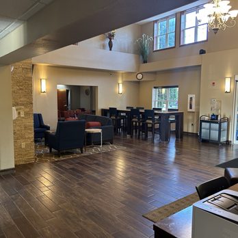 Comfort Inn & Suites Grafton-Cedarburg - Hotels Near Me - Grafton, Wisconsin Comfort Inn & Suites Grafton-Cedarburg - Hotels Near Me - Grafton, Wisconsin