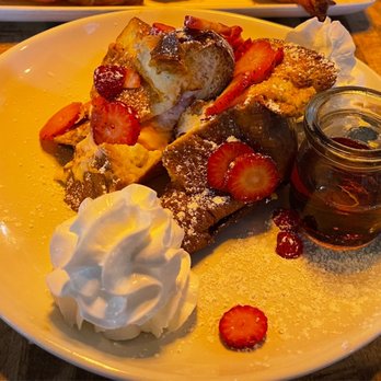 Eight Thirty Common - Strawberry stuffed french toast - Gastropubs Near Me - Meridian, Idaho