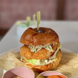 Sesame - Fish schnitzel bun