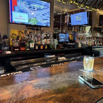 Yesterday's - Bar area - American Near Me - Saint Louis, Missouri