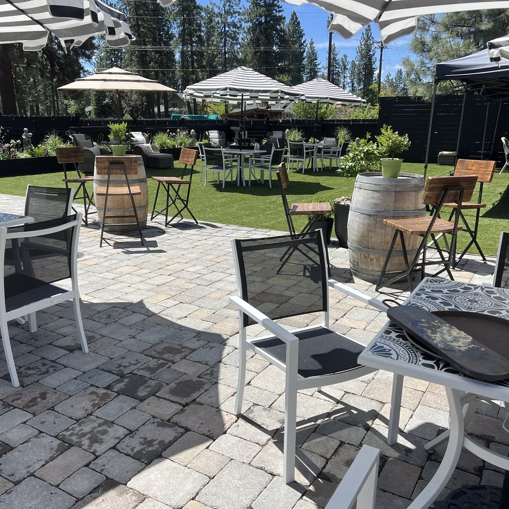 The Elegant Farmer - Cafe seating - Home Decor Near Me - Chester, California The Elegant Farmer - Cafe seating - Home Decor Near Me - Chester, California