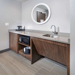 Hampton Inn & Suites Conway - Guest room