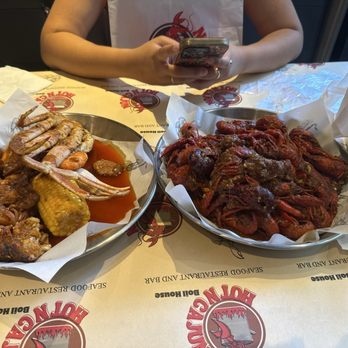 Hot N Cajun - Crawfish (2 pounds) and lobster boil - Seafood Near Me - New Orleans, Louisiana